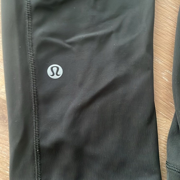 Lululemon - Picture 2 of 5